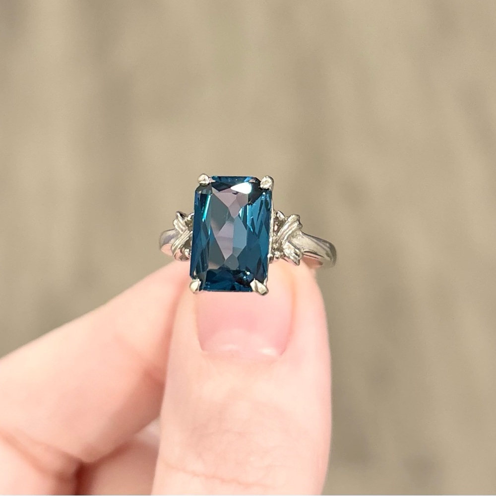 10K London Blue Topaz large 12x8mm Radiant rectangular cut white gold ring - Picture 3 of 10